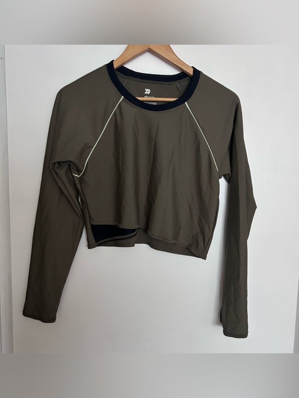 All In Motion  Olive Green Long-Sleeve Cropped Active Top with Black Trim XL